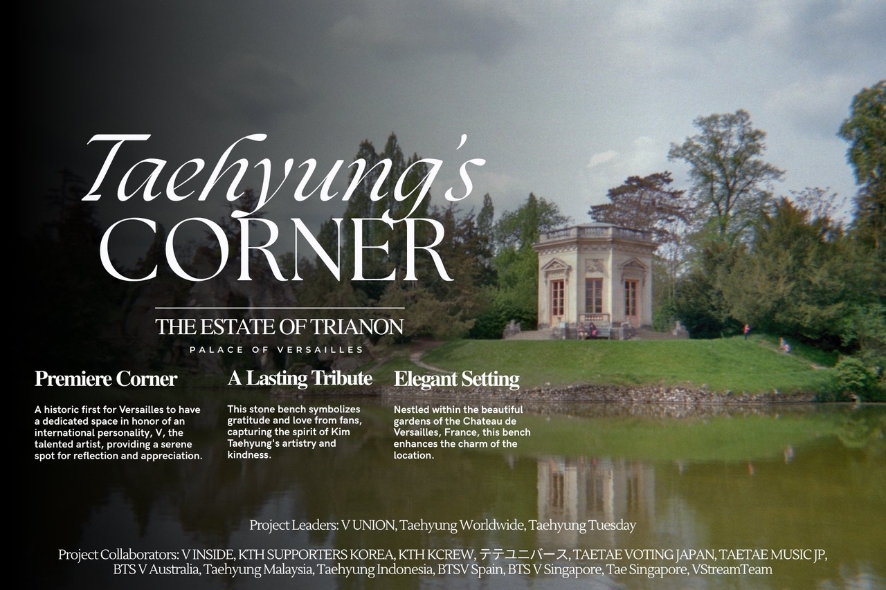 Um cartaz explica um espaço especial dedicado a V, membro do BTS, no Palácio de Trianon, nos Jardins de Versalhes, na França. Taehyung é o nome coreano de V. (Captura de tela de @KTH_Supporters no X)