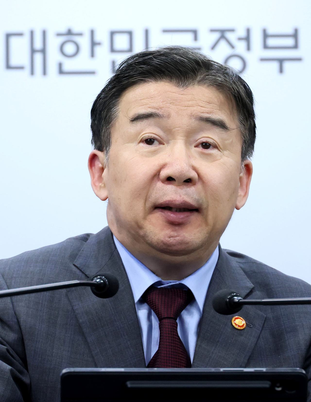 Ryu Chul-whan, head of the Anti-Corruption and Civil Rights Commission, speaks at a briefing at the Government Complex Seoul in May. (Yonhap)