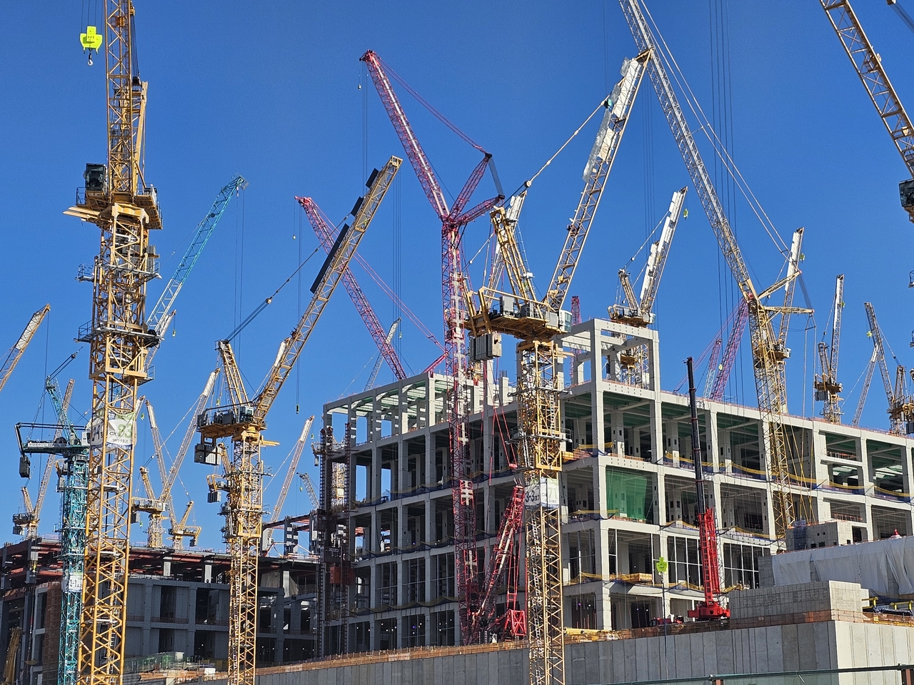 Outcry from both sides of aisle over Minister's Yongin chip cluster remarks