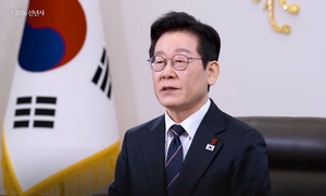 Lee urges Korea to rethink success formula to bring 'major takeoff'