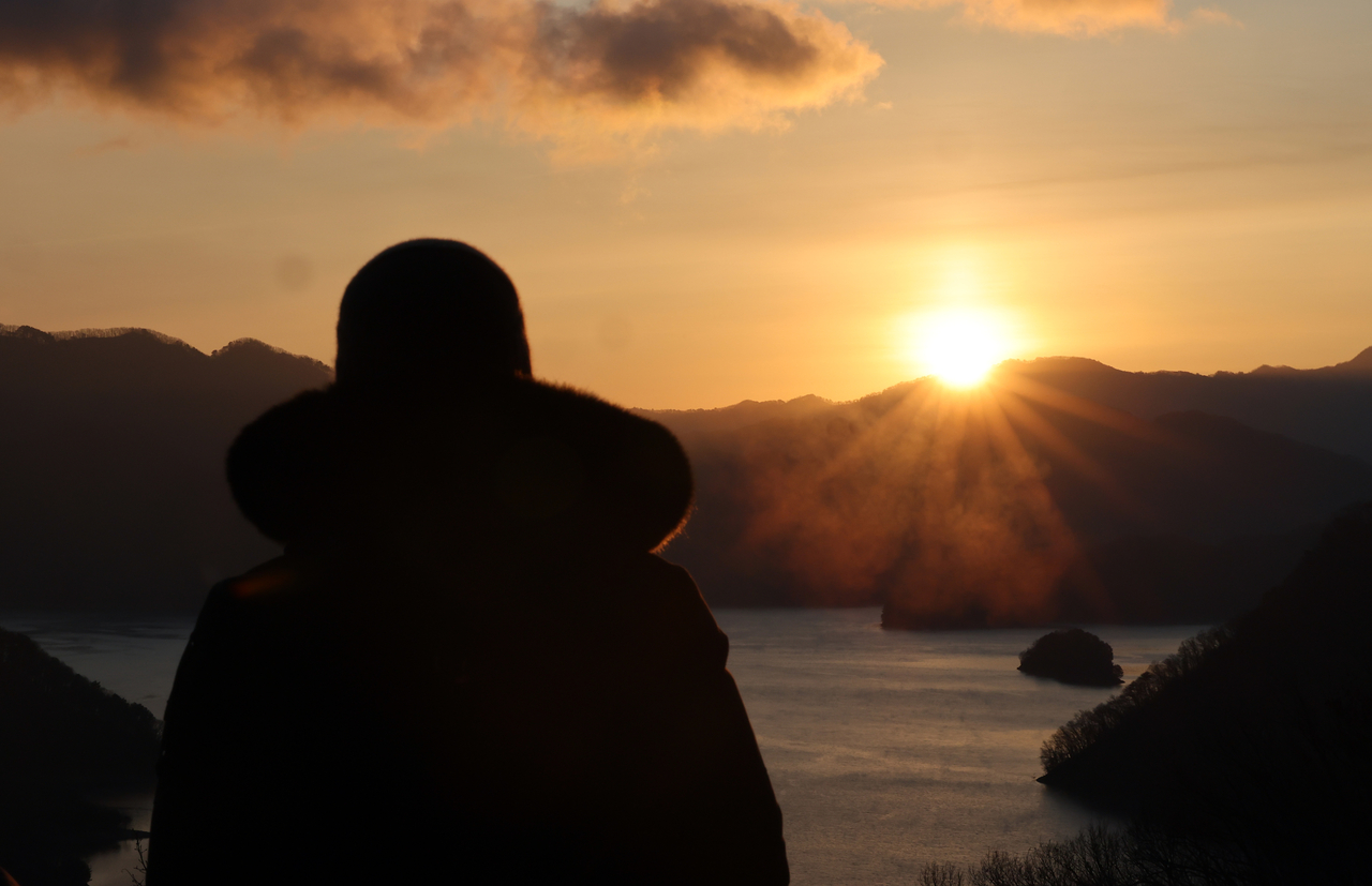 The first sun rises over the Soyang river in Gangwon Province. (Yonhap)