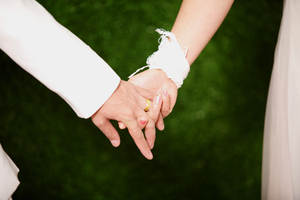 Young Koreans warming to marriage again