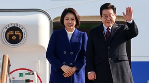 Lee embarks on Beijing trip for summit talks with Xi Jinping
