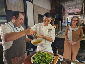 글로벌 호텔·관광지에서 빛나는 '한식' - 뉴스 썸네일 이미지