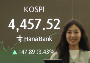 KOSPI soars over 3 pct to hit fresh record high on tech rally