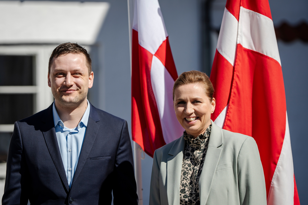 Denmark's Prime Minister Mette Frederiksen (right) and Greenland's Prime Minister Jens-Frederik Nielsen meet in Kongens Lyngby, Denmark, in 2025. (AP-Yonhap)
