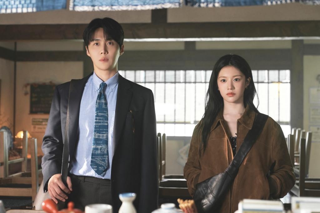 "Can This Love Be Translated?" starring Kim Seon-ho (left) and Go Youn-jung (Netflix)