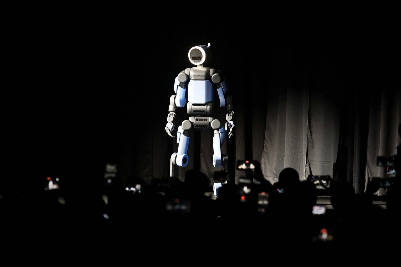 A robot developed by Boston Dynamics, the US robotics unit of Hyundai Motor Group, appears on stage at a presentation hosted by the group at CES 2026 in Las Vegas on Modnay. (Yonhap)