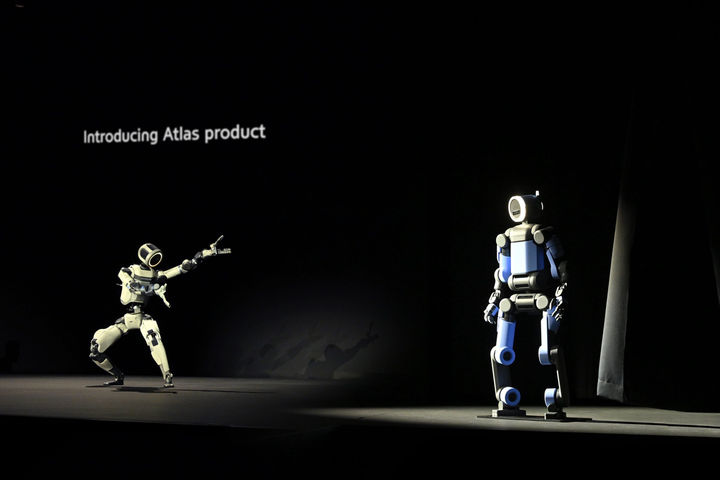 Hyundai Motor Group unveiled the Atlas prototype (left) and the Atlas product. (Hyundai Motors)