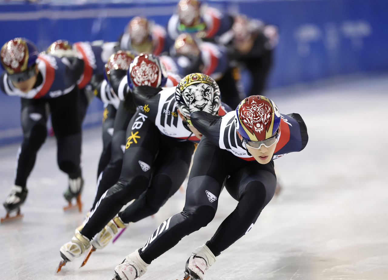 South Korean short track speed skaters set to compete at the 2026 Winter Olympics take part in an open training session at the Jincheon National Training Center in Jincheon, North Chungcheong Province, on Jan. 7, 2026. (Yonhap)