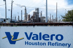 Venezuelan oil would boost US refiners, hurt Canadian producers