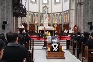 Final farewell for beloved film star Ahn Sung-ki