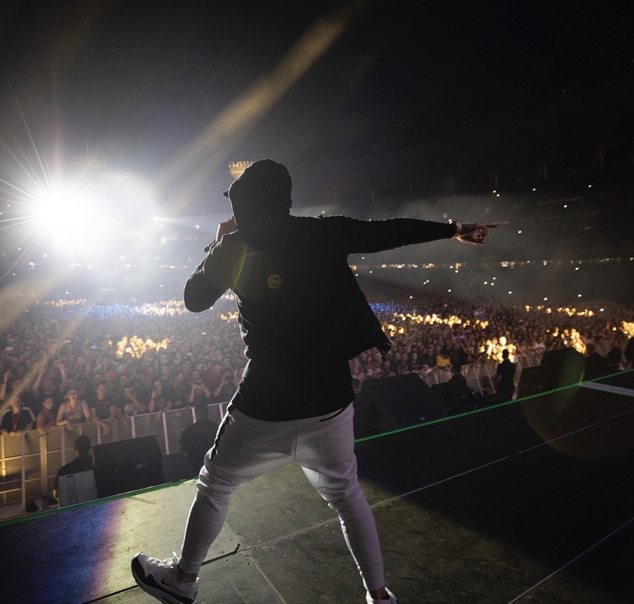 10살만 돼도 섹X는 알잖아, 여성분들은 스타킹 흔들면서 따라불러보세요”…면도날을 입에 문 래퍼, 고통과 전락은 어떻게 미학이 되는가  [음덕후:뮤지션으로 읽다] - 헤럴드경제