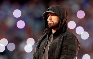 “10살만 돼도 섹X는 알잖아, 여성분들은 스타킹 흔들면서 따라불러보세요”…면도날을 입에 문 래퍼, 고통과 전락은 어떻게 미학이 되는가 [음덕후:뮤지션으로 읽다]