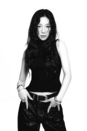 Taeyeon renews contract with SM Entertainment