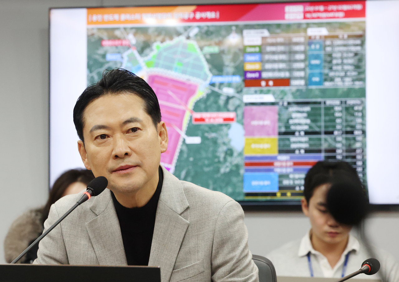 장동혁 국민의힘 대표가 9일 경기 용인시 처인구 원삼면 반도체 클러스터 공사현장에서 열린 간담회에서 발언을 하고 있다. [연합]