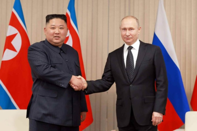 North Korean leader Kim Jong-un (left) and Russian President Valdimir Putin. (Herald DB)