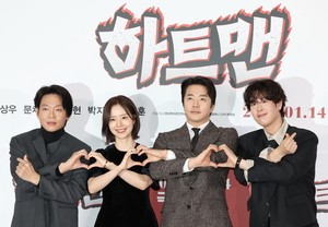 Kwon Sang-woo bets on broad comedy once again with 'Heart Man'