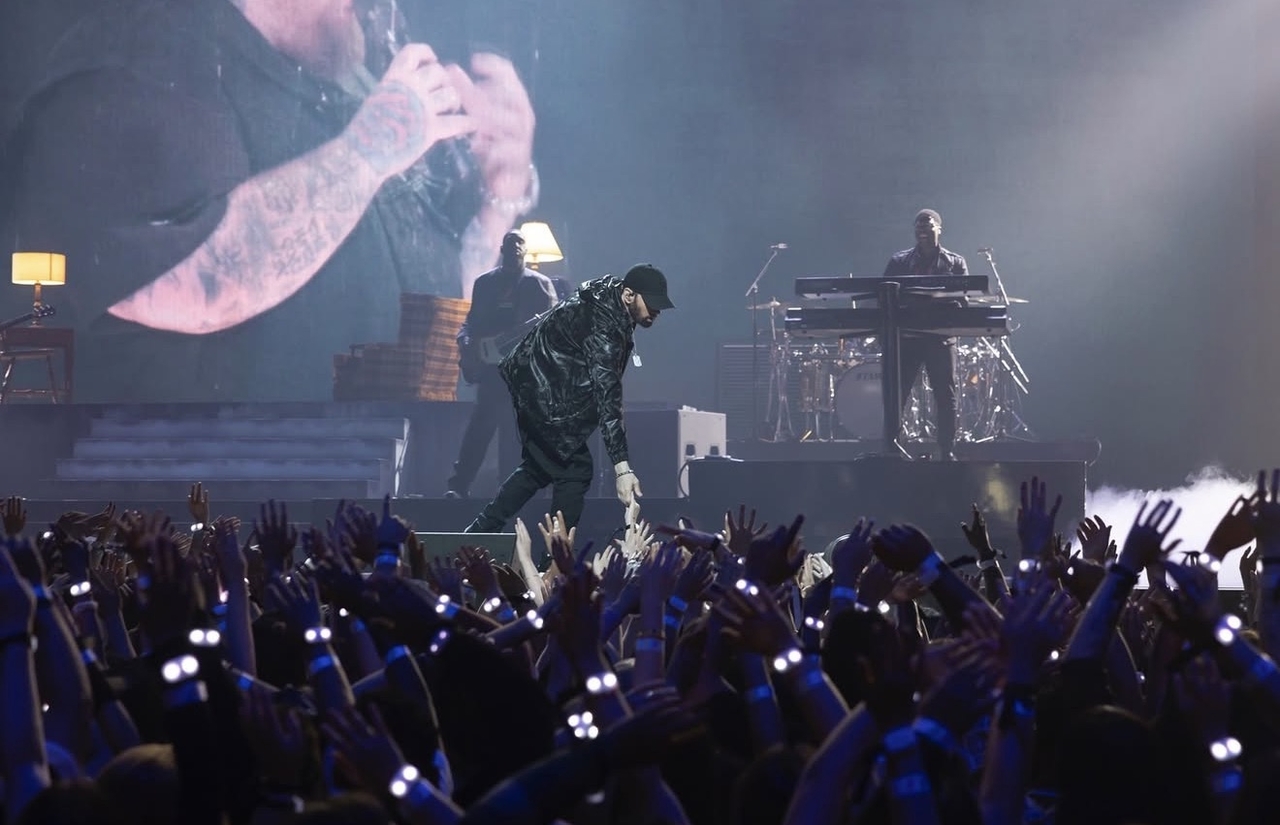 10살만 돼도 섹X는 알잖아, 여성분들은 스타킹 흔들면서 따라불러보세요”…면도날을 입에 문 래퍼, 고통과 전락은 어떻게 미학이 되는가  [음덕후:뮤지션으로 읽다] - 헤럴드경제