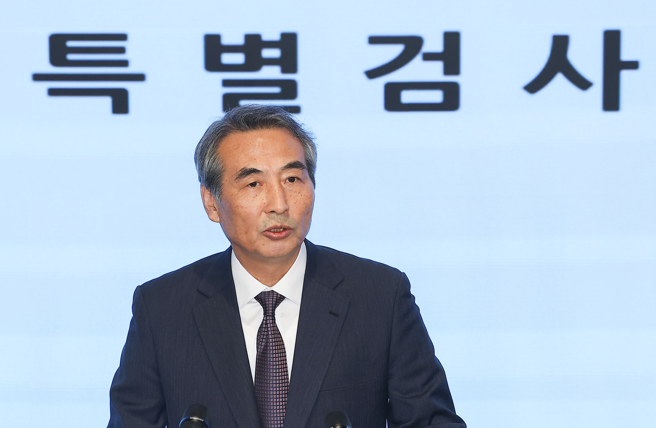 Special Counsel Min Joong-ki speaks during the final briefing of the special counsel investigation into allegations involving former first lady Kim Keon Hee in the briefing room of the KT Gwanghwamun West Building in Jongno District, Seoul, on Dec. 29. The special counsel probe, which was launched in July 2025, concluded with the briefing. (Yonhap)
