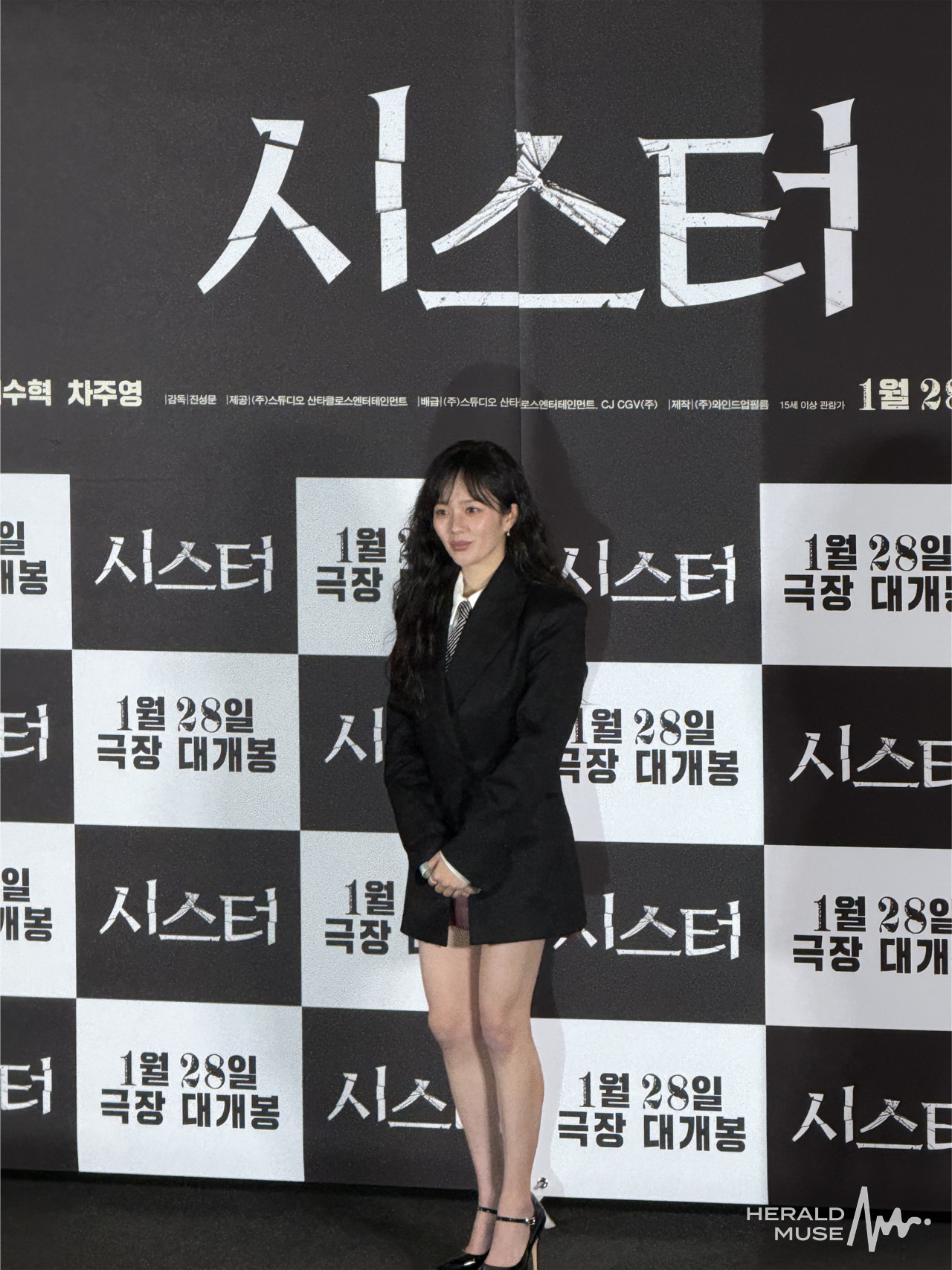 12일 오후 서울 용산구 CGV 용산아이파크몰에서 진행된 영화 <시스터> 언론배급시사회에서 배우 정지소가 포즈를 취하고 있다. 김민지 기자