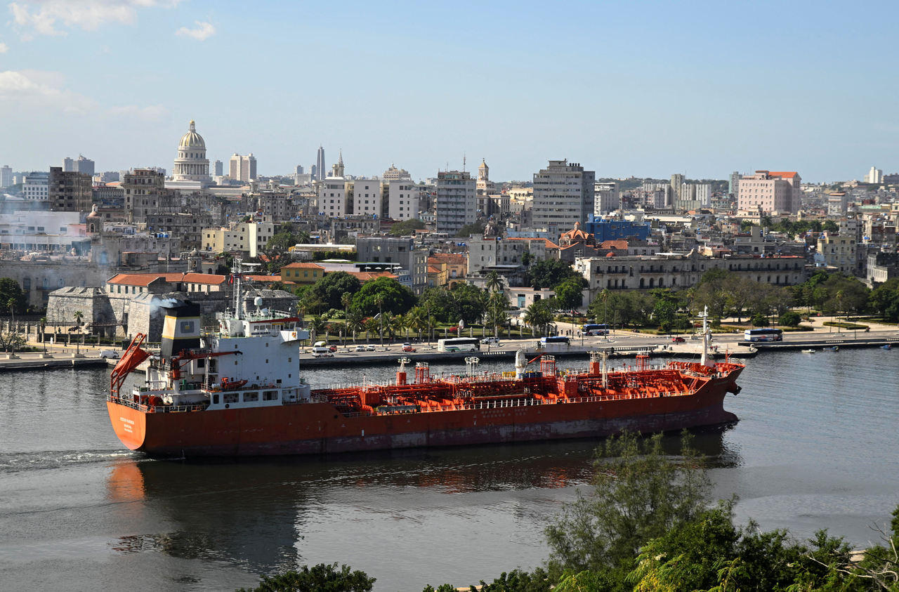 The Liberian-flagged oil-chemical tanker Ocean Mariner sails through Havana Bay in Cuba on Sunday.   Reuters-Yonhap