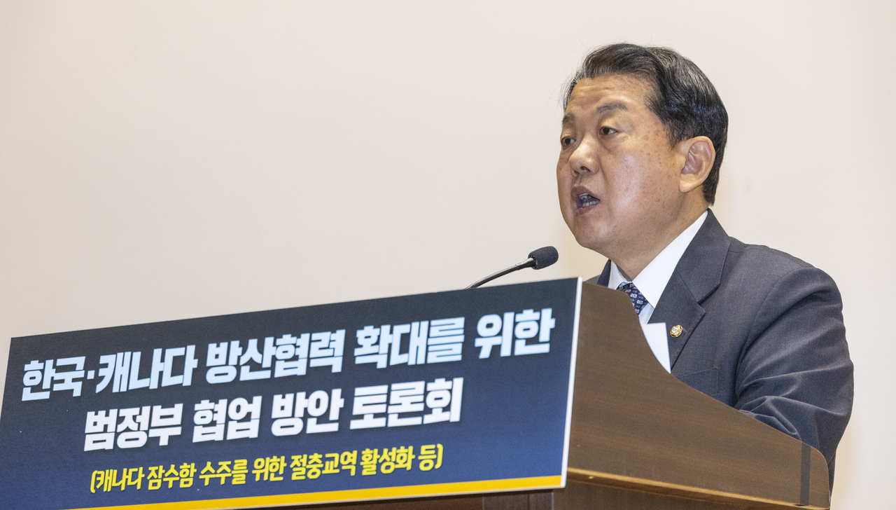 Rep. Kim Byung-joo speaks at a parliamentary forum at the National Assembly in Seoul Monday (Yonhap)