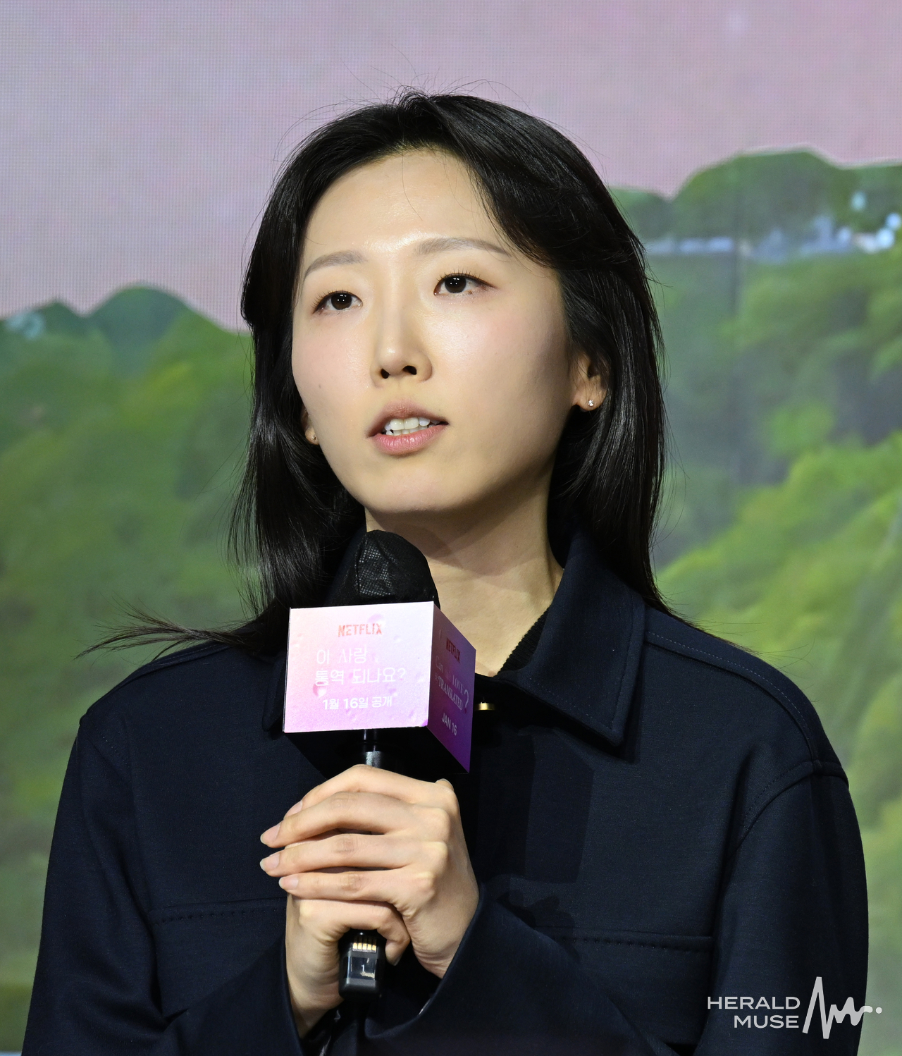 13일 오전 서울 역삼동 조선 팰리스 서울 강남에서 진행된 넷플릭스 시리즈 <이 사랑 통역 되나요?> 제작 발표회에서 유영은 감독이 말하고 있다. 윤병찬 기자