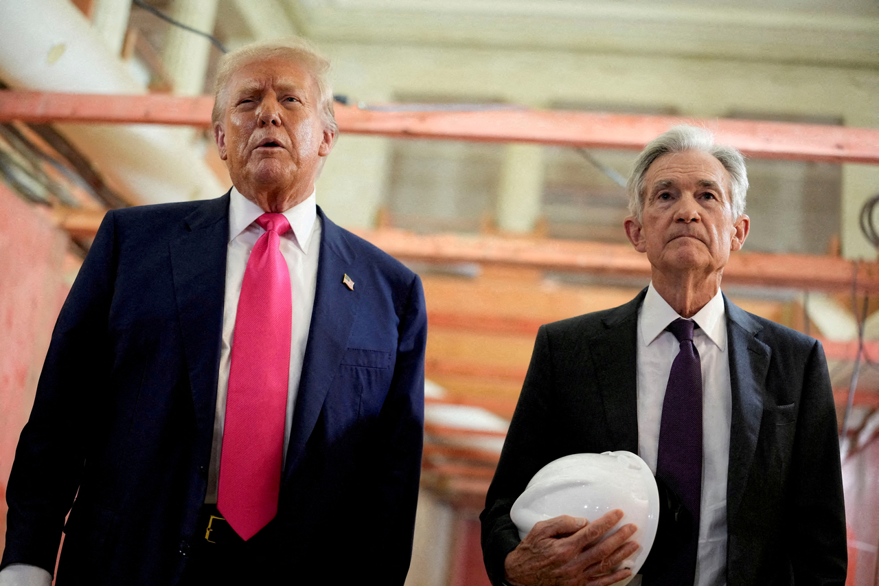 US President Donald Trump (left) and Federal Reserve Chair Jerome Powell speak during a tour of the Federal Reserve Board building, which is currently undergoing renovations, in Washington on July 24.   Reuters-Yonhap