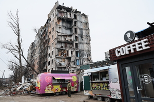 Russian strikes on Ukraine kill 4, knock out heat