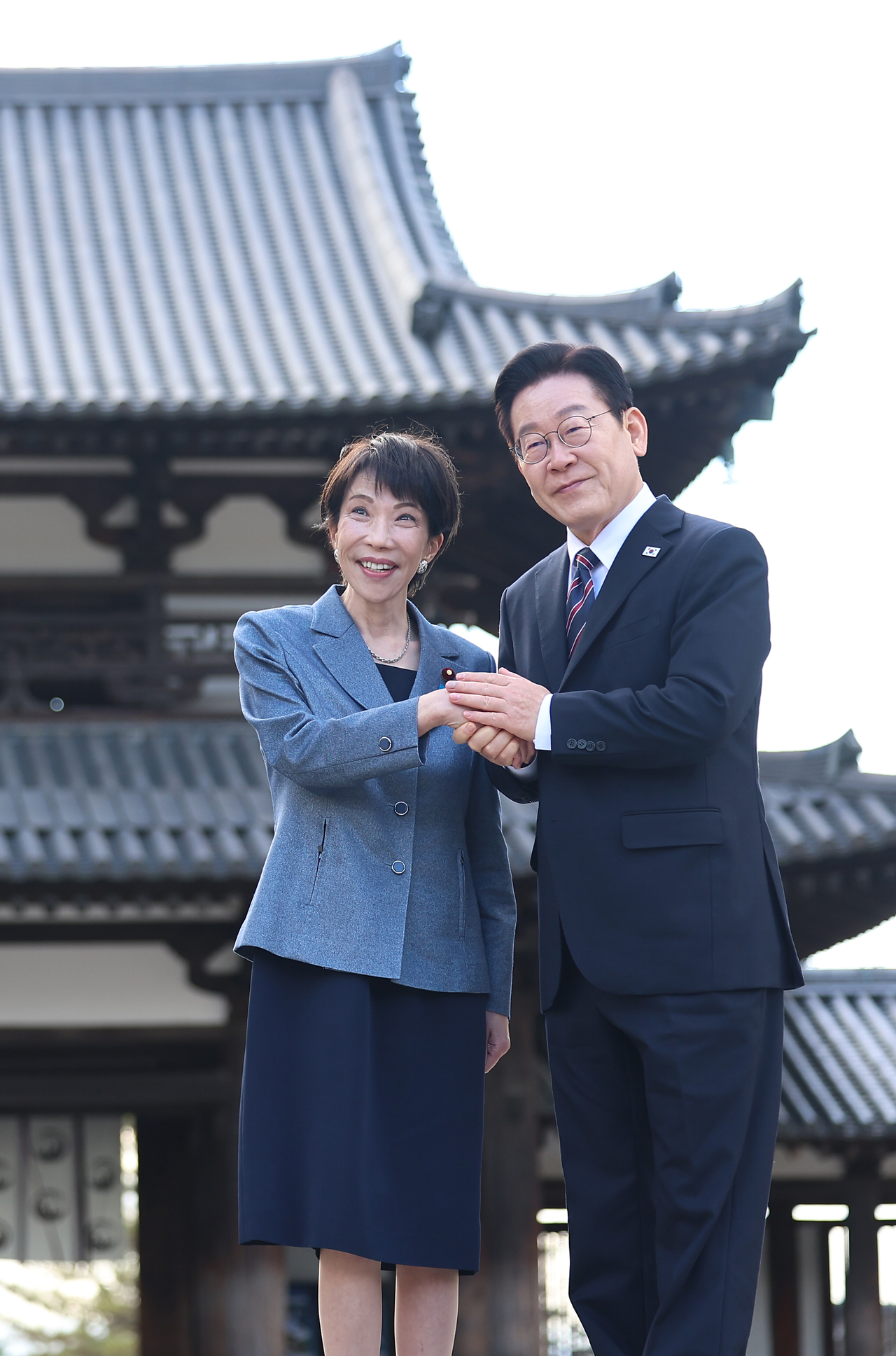 李대통령, 다카이치 총리와 호류지 방문…“손이 차네요” 화기애애 - 헤럴드경제