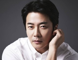 Kwon Sang-woo, still in the game