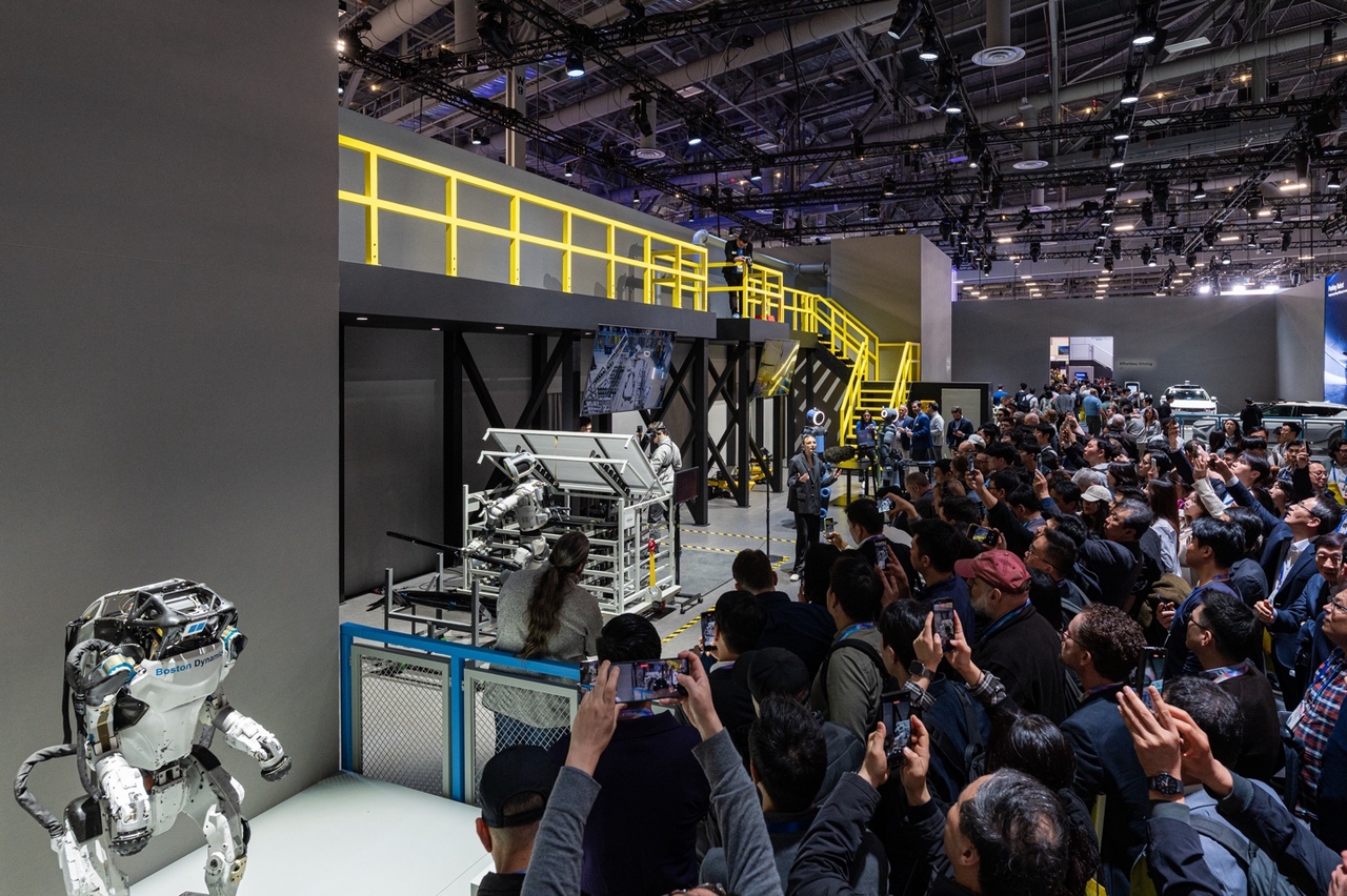 Visitors crowd around a demonstration of Boston Dynamics' Atlas humanoid at last week's CES 2026 tech show in Las Vegas. (Hyundai Motor Group)