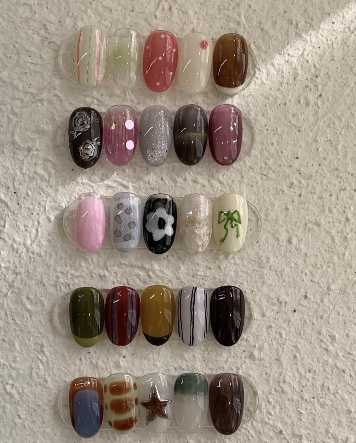 "Art of the month" design of a nail shop in Seoul (Instagram)