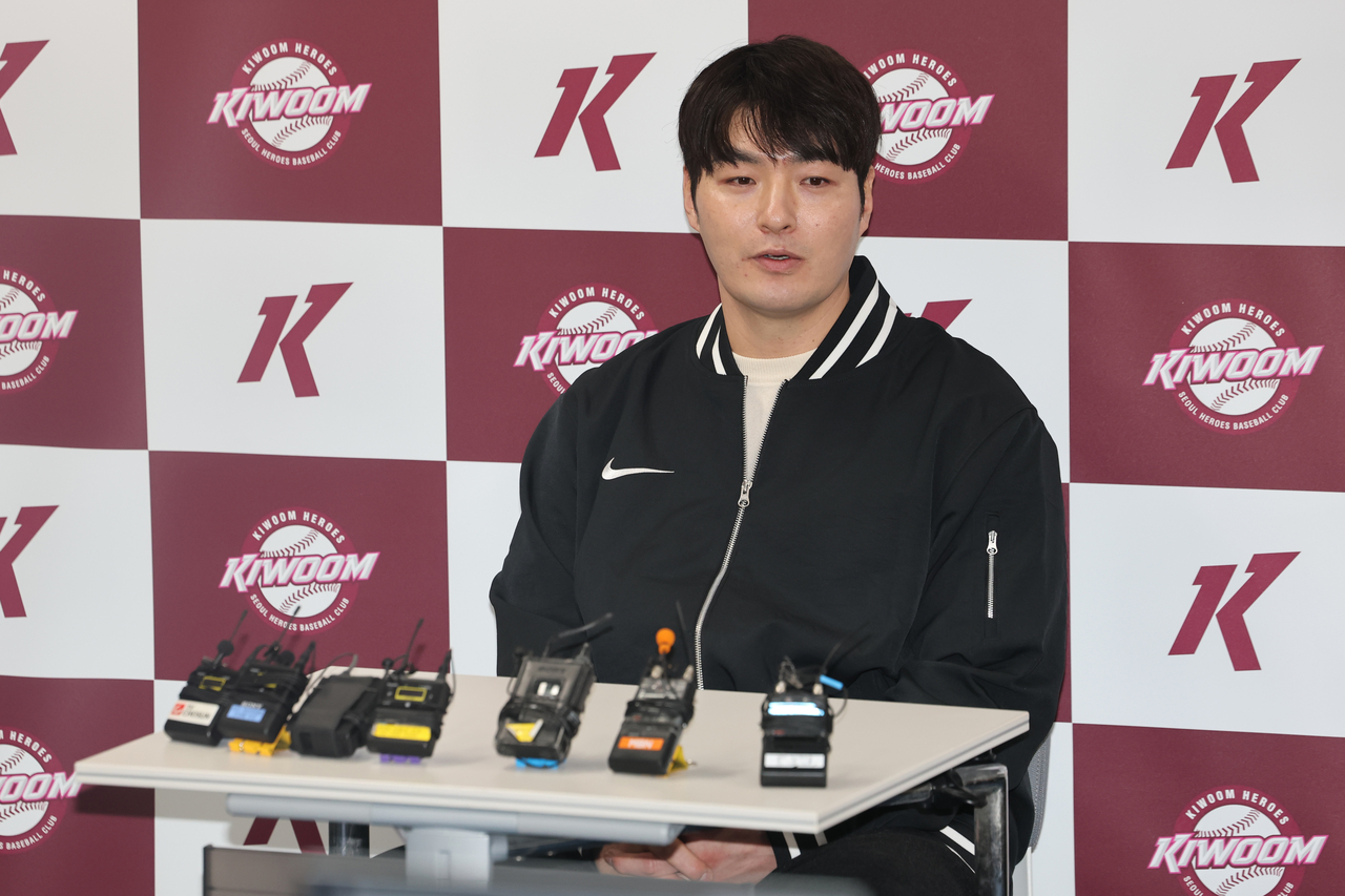Park Byung-ho, a minor league coach for the Kiwoom Heroes, speaks at a press conference at Gocheok Sky Dome in Seoul on Thursday. (Yonhap)