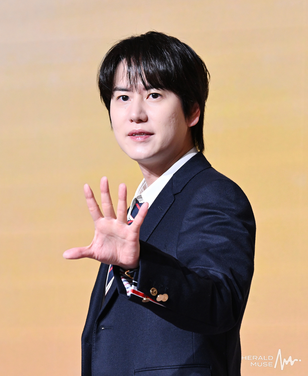 [헤럴드뮤즈=윤병찬 기자] 14일 오전 마포 호텔 나루에서 넷플릭스 예능 ‘솔로지옥5’ 제작발표회가 열렸다. 이자리에는 홍진경, 이다희, 규현, 한해, 덱스, 김재원, 김정현PD등이 참석하였다.
다섯 번째 시즌을 맞이한 레전드 데이팅 예능 ‘​솔로지옥’은 커플이 되어야만 나갈 수 있는 외딴섬, ‘지옥도’에서 펼쳐질 솔로들의 솔직하고 화끈한 데이팅 리얼리티쇼​다.