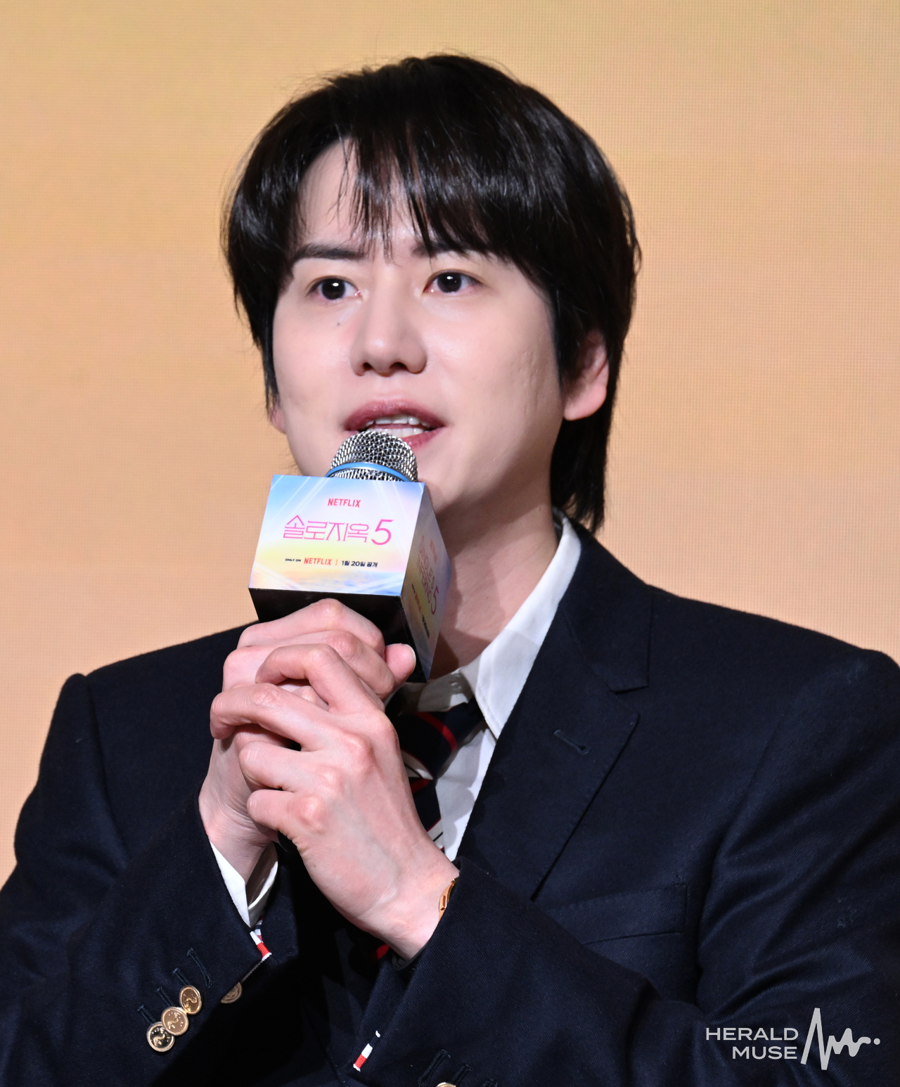 [헤럴드뮤즈=윤병찬 기자] 14일 오전 마포 호텔 나루에서 넷플릭스 예능 ‘솔로지옥5’ 제작발표회가 열렸다. 이자리에는 홍진경, 이다희, 규현, 한해, 덱스, 김재원, 김정현PD등이 참석하였다. 다섯 번째 시즌을 맞이한 레전드 데이팅 예능 ‘​솔로지옥’은 커플이 되어야만 나갈 수 있는 외딴섬, ‘지옥도’에서 펼쳐질 솔로들의 솔직하고 화끈한 데이팅 리얼리티쇼​다.