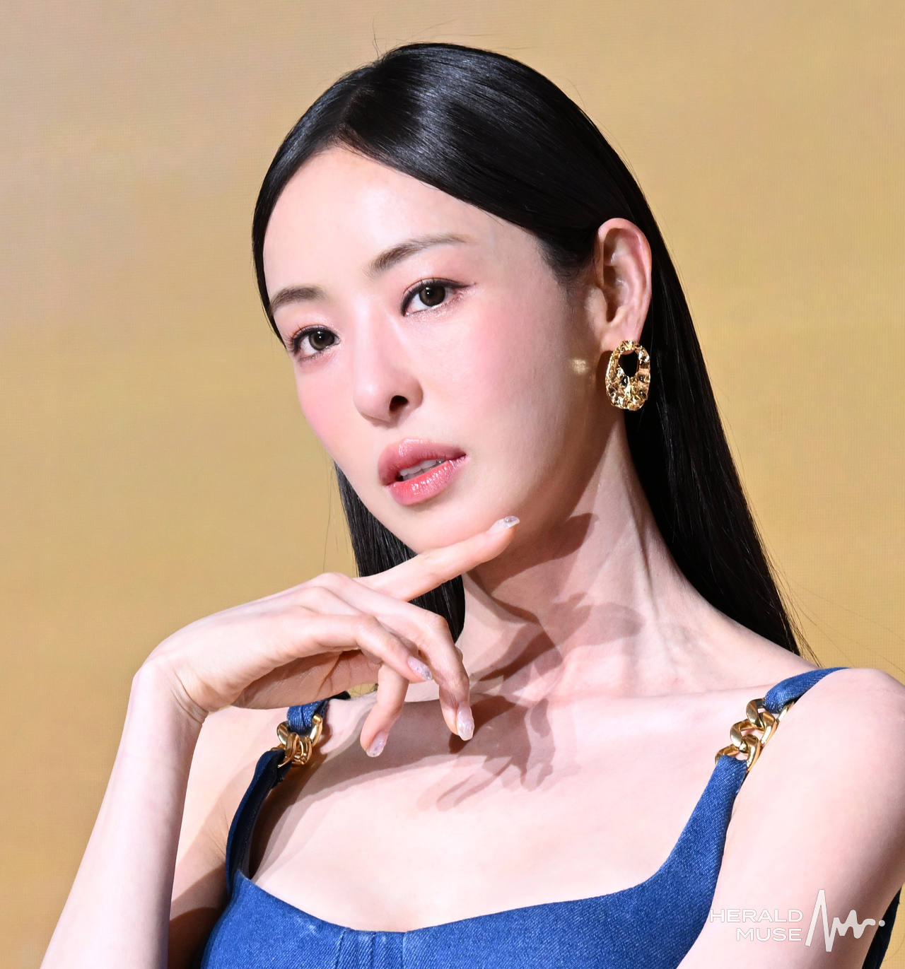 [헤럴드뮤즈=윤병찬 기자] 14일 오전 마포 호텔 나루에서 넷플릭스 예능 ‘솔로지옥5’ 제작발표회가 열렸다. 이자리에는 홍진경, 이다희, 규현, 한해, 덱스, 김재원, 김정현PD등이 참석하였다. 다섯 번째 시즌을 맞이한 레전드 데이팅 예능 ‘​솔로지옥’은 커플이 되어야만 나갈 수 있는 외딴섬, ‘지옥도’에서 펼쳐질 솔로들의 솔직하고 화끈한 데이팅 리얼리티쇼​다.