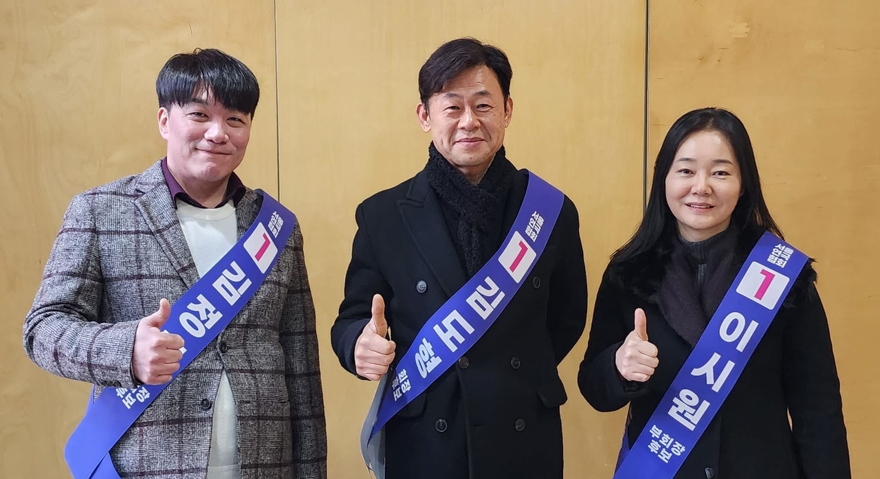 김도형 서울연극협회 당선인(중앙), 대경대 김정근 교수(왼쪽), 이시원 작가.[대경대 제공]