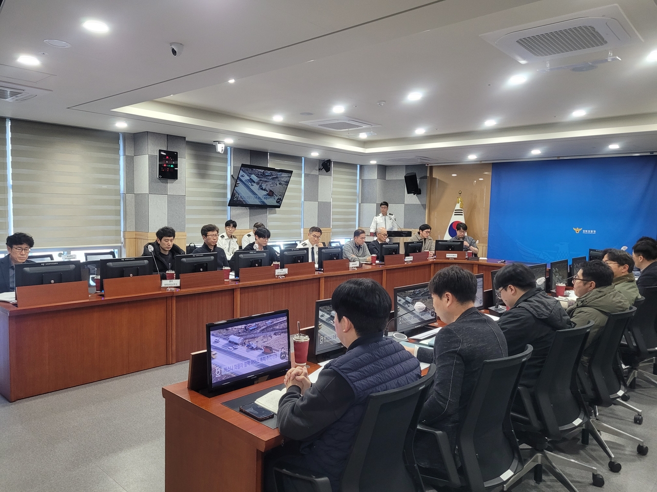 경북경찰청은 지난 16일 11개 유관 기관이 참여한 가운데 겨울철 교통사고 예방 대책 회의를 열었다.[경북경찰청 제공]