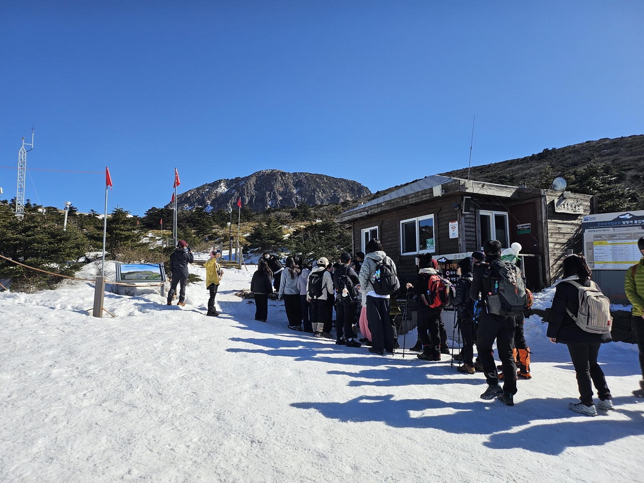 Hikers enjoy the winter scenery on snow-covered Hallasan in Jeju on Jan. 17, 2026. (Yonhap)