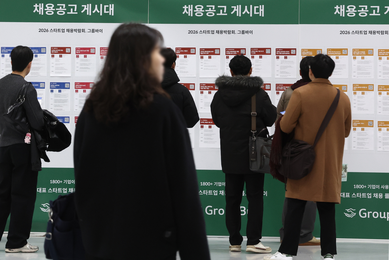 Job seekers look at a job postings board at the “2026 Startup Job Fair” at COEX in southern Seoul on Jan. 11. (Yonhap)