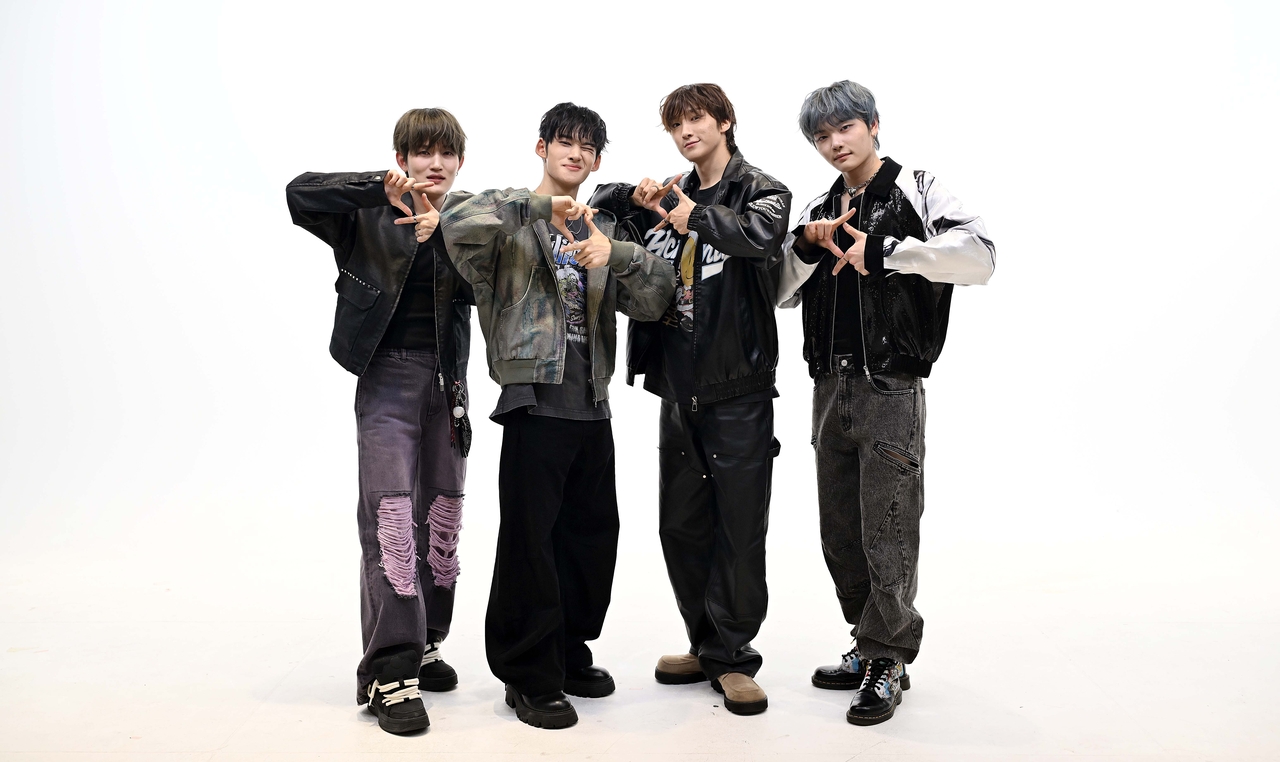 Members of 1Verse pose for a photo during an interview with The Korea Herald on Thursday in Seoul.  (Lee Sang-sub/The Korea Herald)