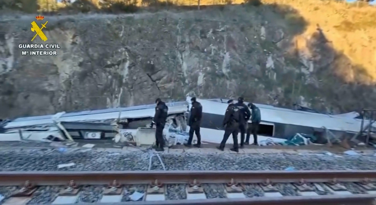 In this grab taken from video provided by Guardia Civil, rescue workers at the scene after a high speed train collision, near Adamuz,  Spain, Monday, Jan. 19, 2026. (Guardia Civil via AP) AP PROVIDES ACCESS TO THIS PUBLICLY DISTRIBUTED HANDOUT PHOTO PROVIDED BY GUARDIA CIVIL; MANDATORY CREDIT.