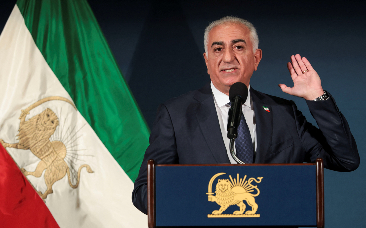 Reza Pahlavi, the son of Iran's last shah and an Iranian opposition figure, addresses a press conference in Washington, US, on Friday. (Reuters-Yonhap)