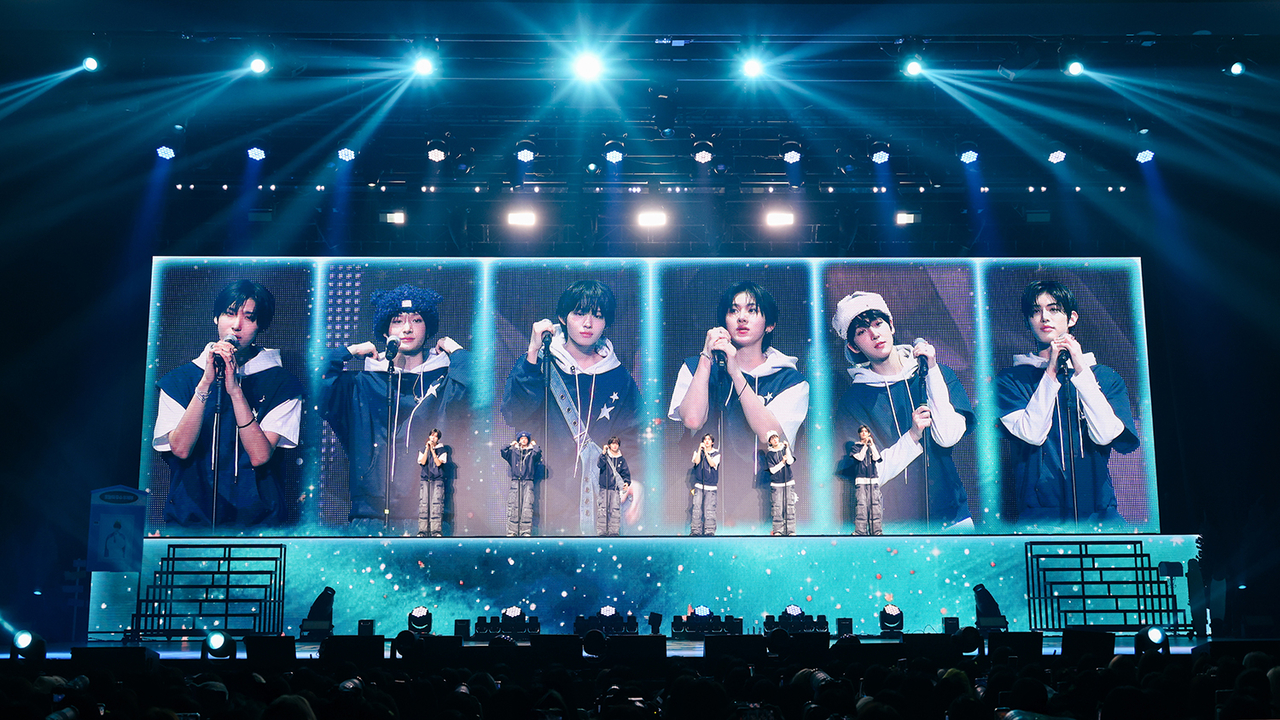 킥플립/사진=JYP
