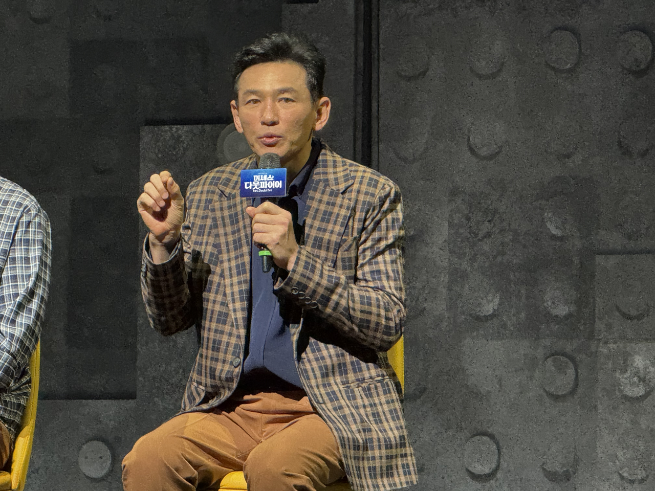21일 잠실 샤롯데씨어터에서 열린 뮤지컬 ‘미세스 다웃파이어’ 프레스콜 이후 열린 기자간담회에서 배우 황정민이 말하고 있다. 김민지 기자