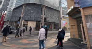 아웃도어 '명동 대전' "K-등산 외인 잡는다" - 뉴스 썸네일 이미지