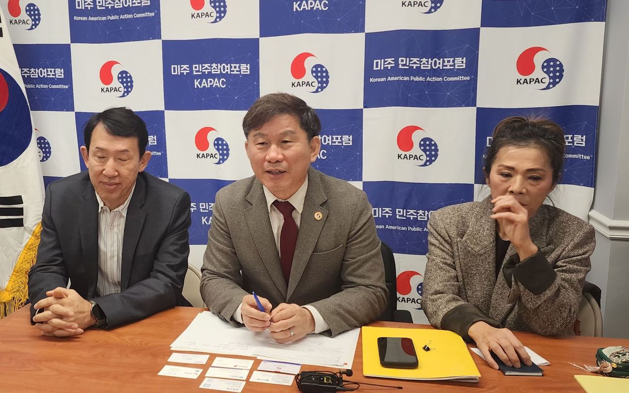 This file photo, taken on Wednesday, shows members of the Korean American Public Action Committee speaking during a meeting with reporters at a location near Washington. (Yonhap)