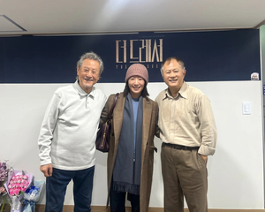 김희애 기죽인 연기 내공 가진 배우들은? "큰 감동받았습니다" - 뉴스 썸네일 이미지